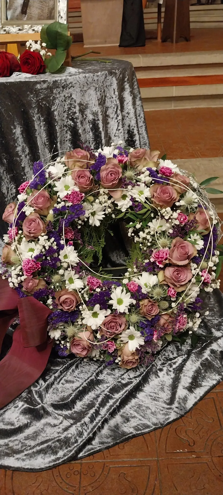 Kranz in Altrosa und Weiß mit Chrysanthemen